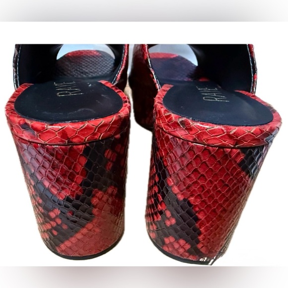 RAYE BRAND Bold Red Snake Print Platform Block Heels. SIZE: 7.5 / 38 - Picture 9 of 9